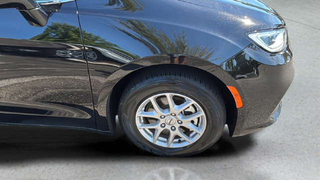 Used 2025 Chrysler Pacifica Select FWD image 39