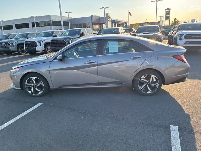 Used 2023 Hyundai Elantra Limited image 15