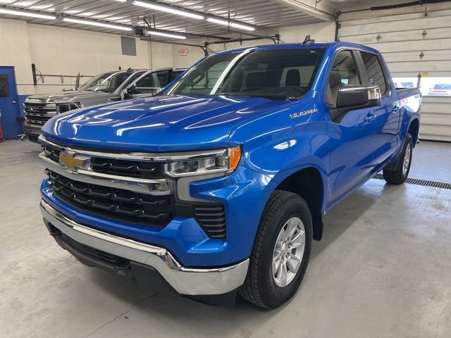Used 2025 Chevrolet Silverado 1500 LT image 2