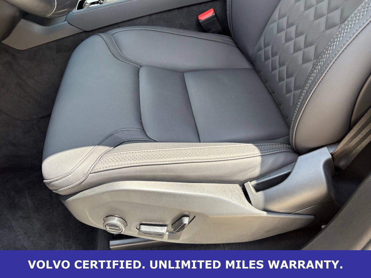 Certified 2025 Volvo XC90 B6 Plus AWD/4WD image 28