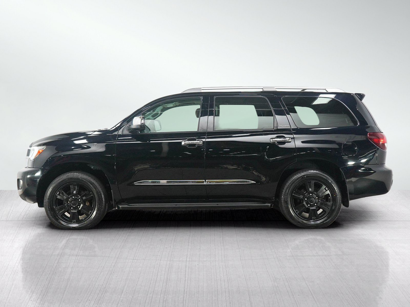 Used 2019 Toyota Sequoia Platinum AWD/4WD image 2