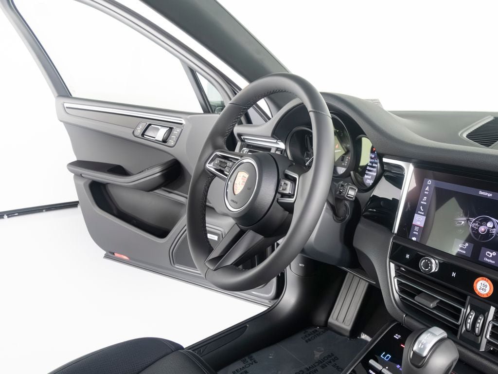 New 2026 Porsche Macan AWD/4WD image 34