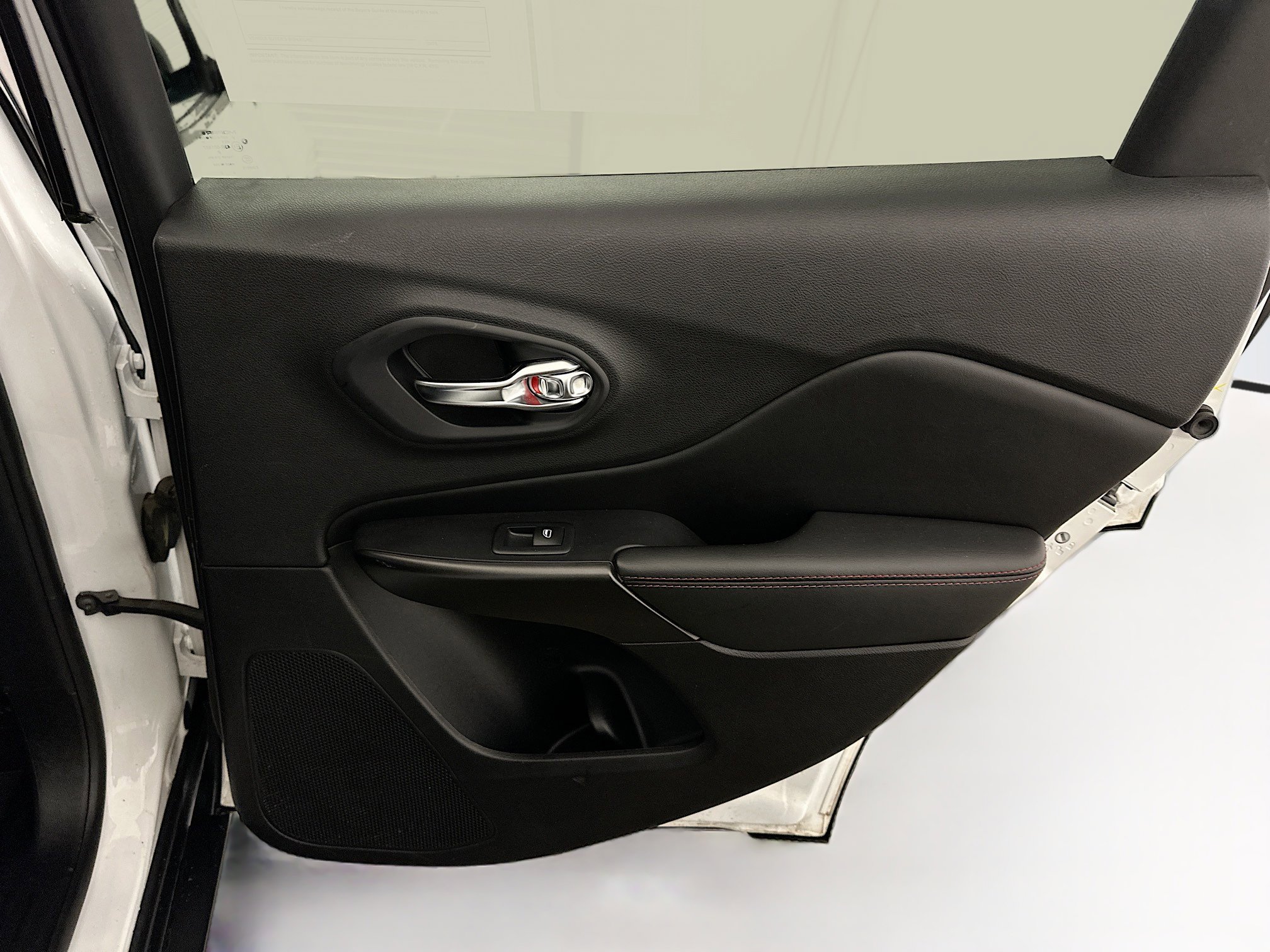 Used 2020 Jeep Cherokee Trailhawk w/ Cold Weather Group image 31