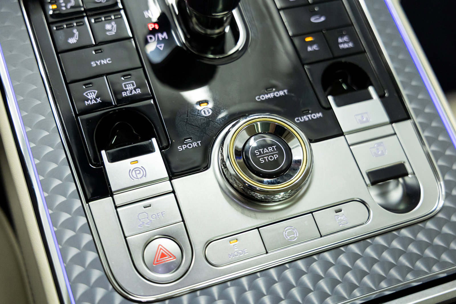 Certified 2025 Bentley Flying Spur Plug-In Hybrid AWD/4WD image 34