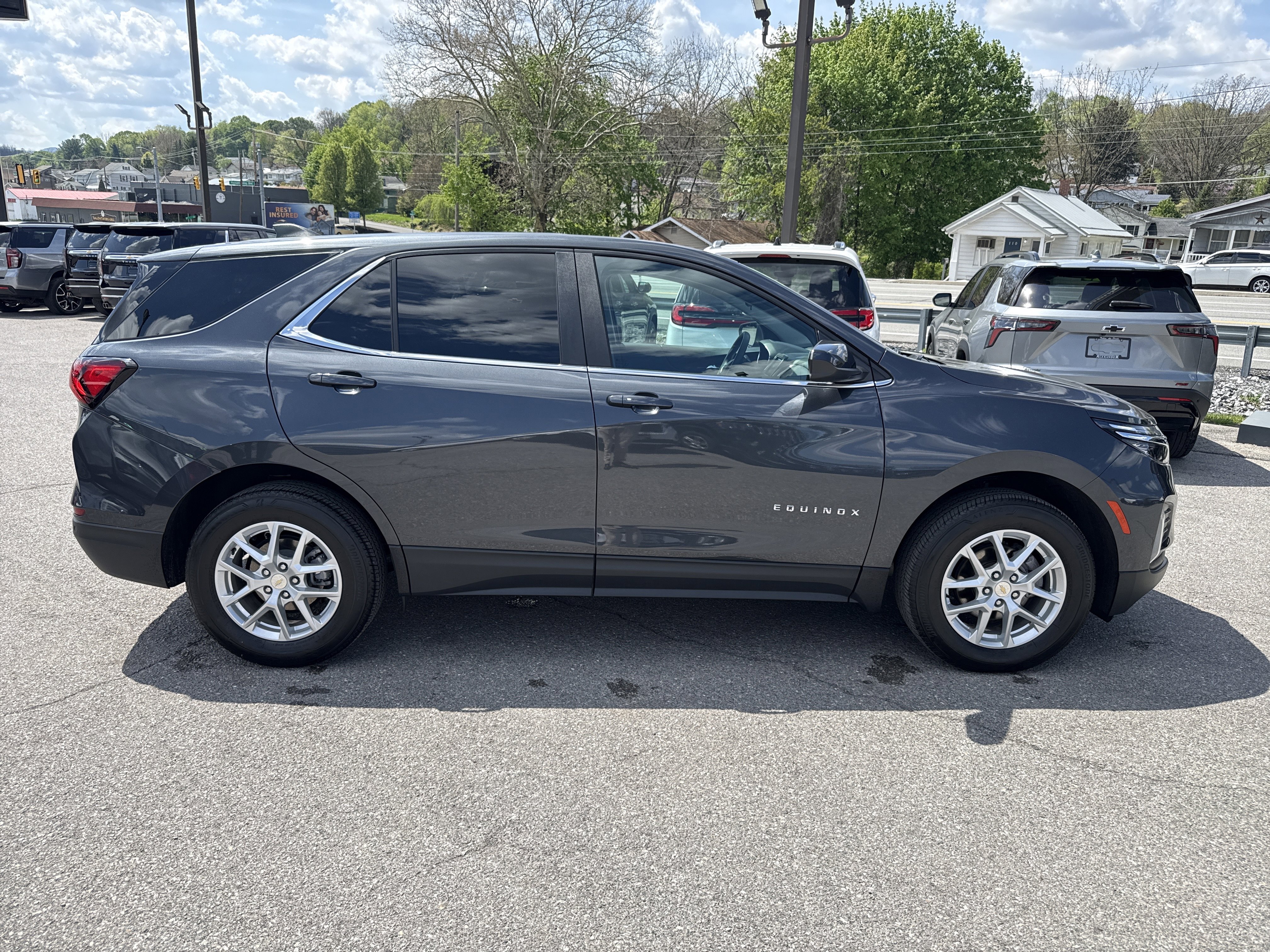 Used 2023 Chevrolet Equinox LT AWD/4WD image 2
