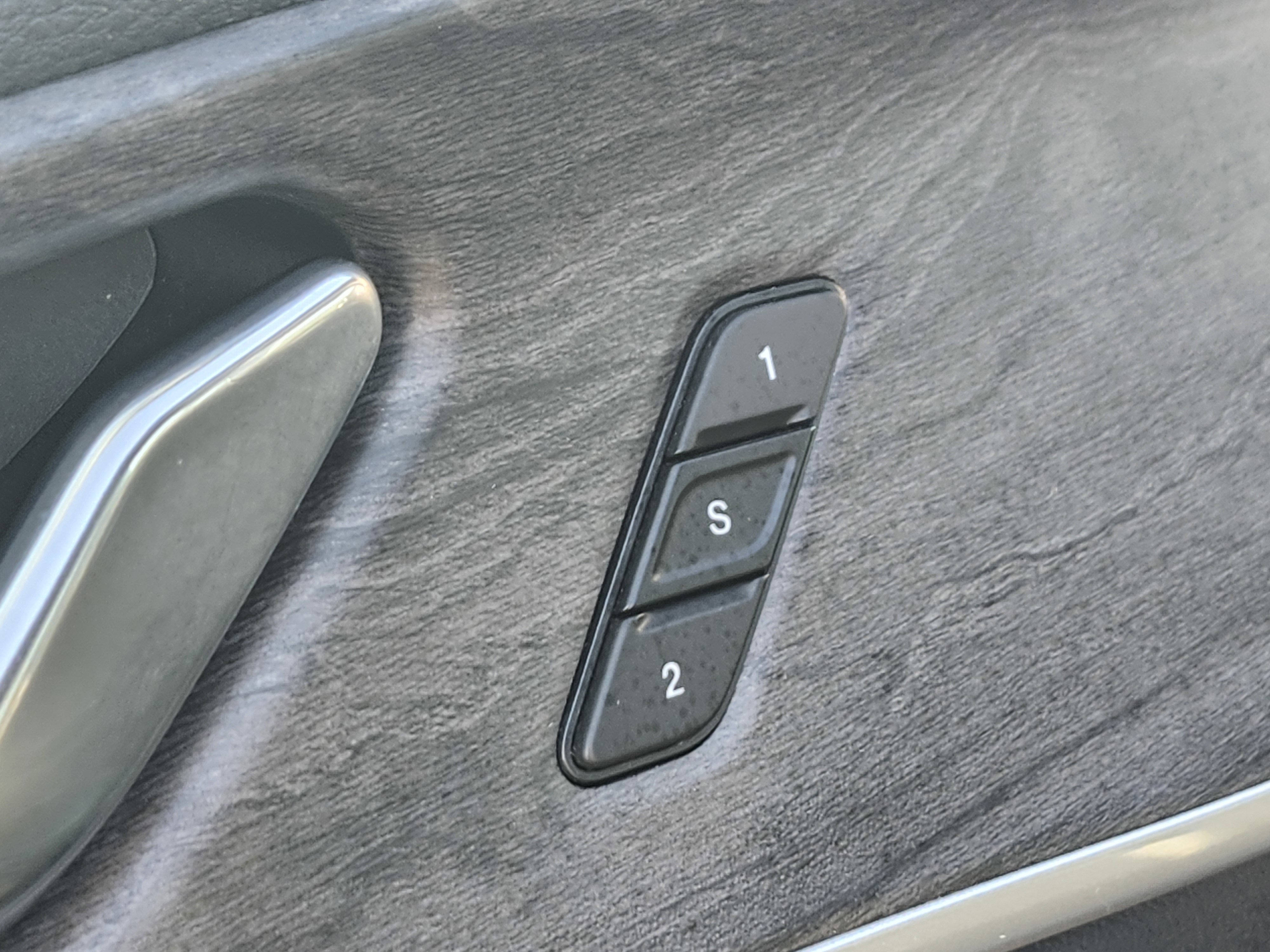 Used 2024 Jeep Grand Cherokee L Limited w/ Luxury Tech Group II image 19