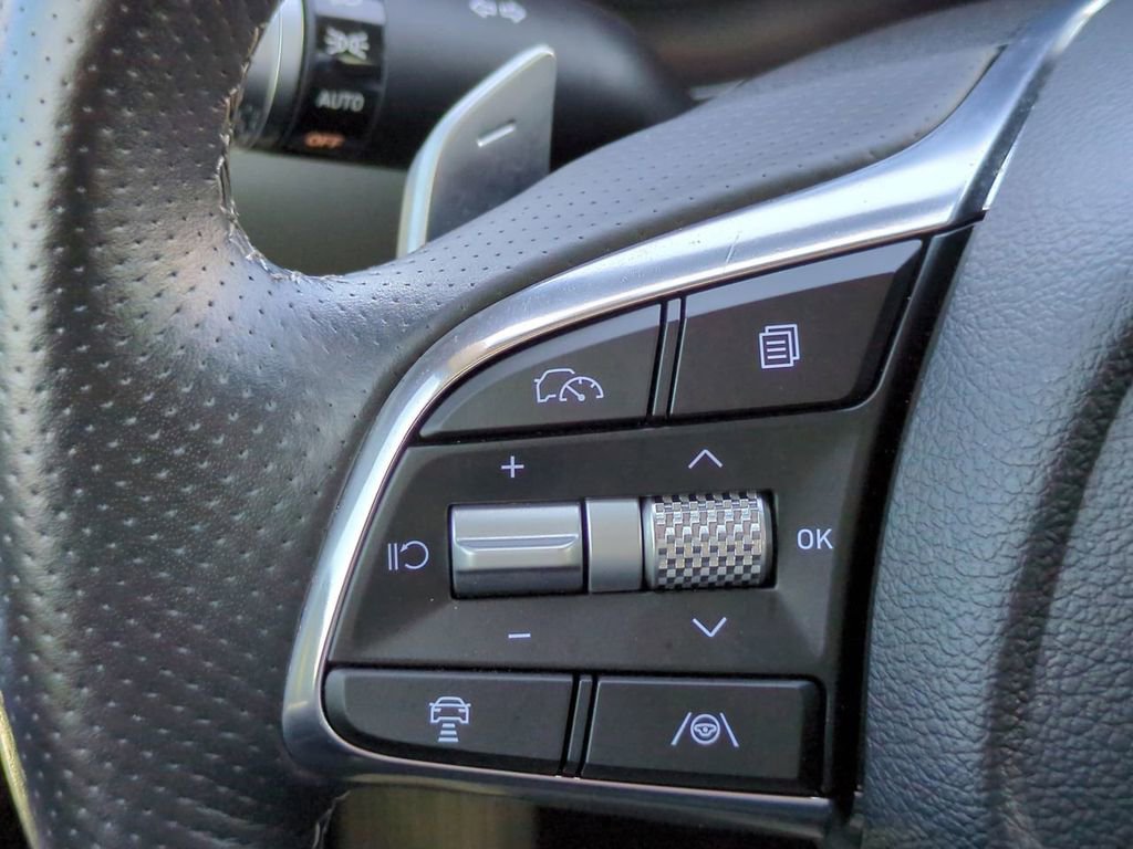 Used 2025 Genesis G70 2.5T image 24