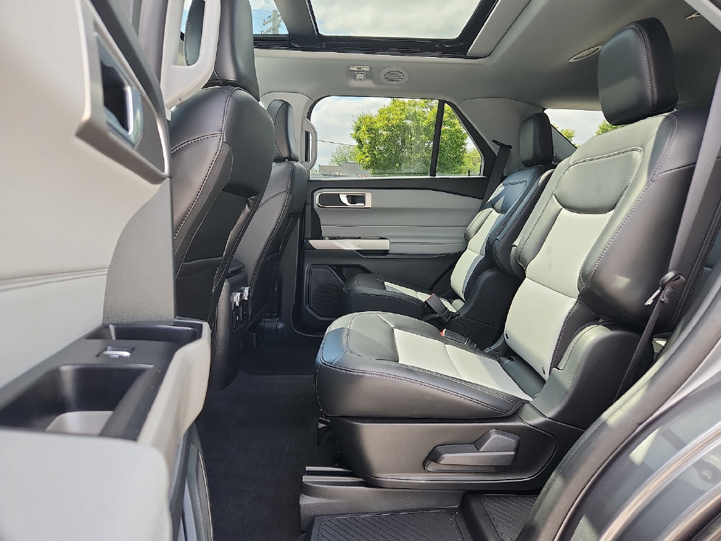 Used 2024 Ford Explorer XLT w/ Equipment Group 202A AWD/4WD image 6