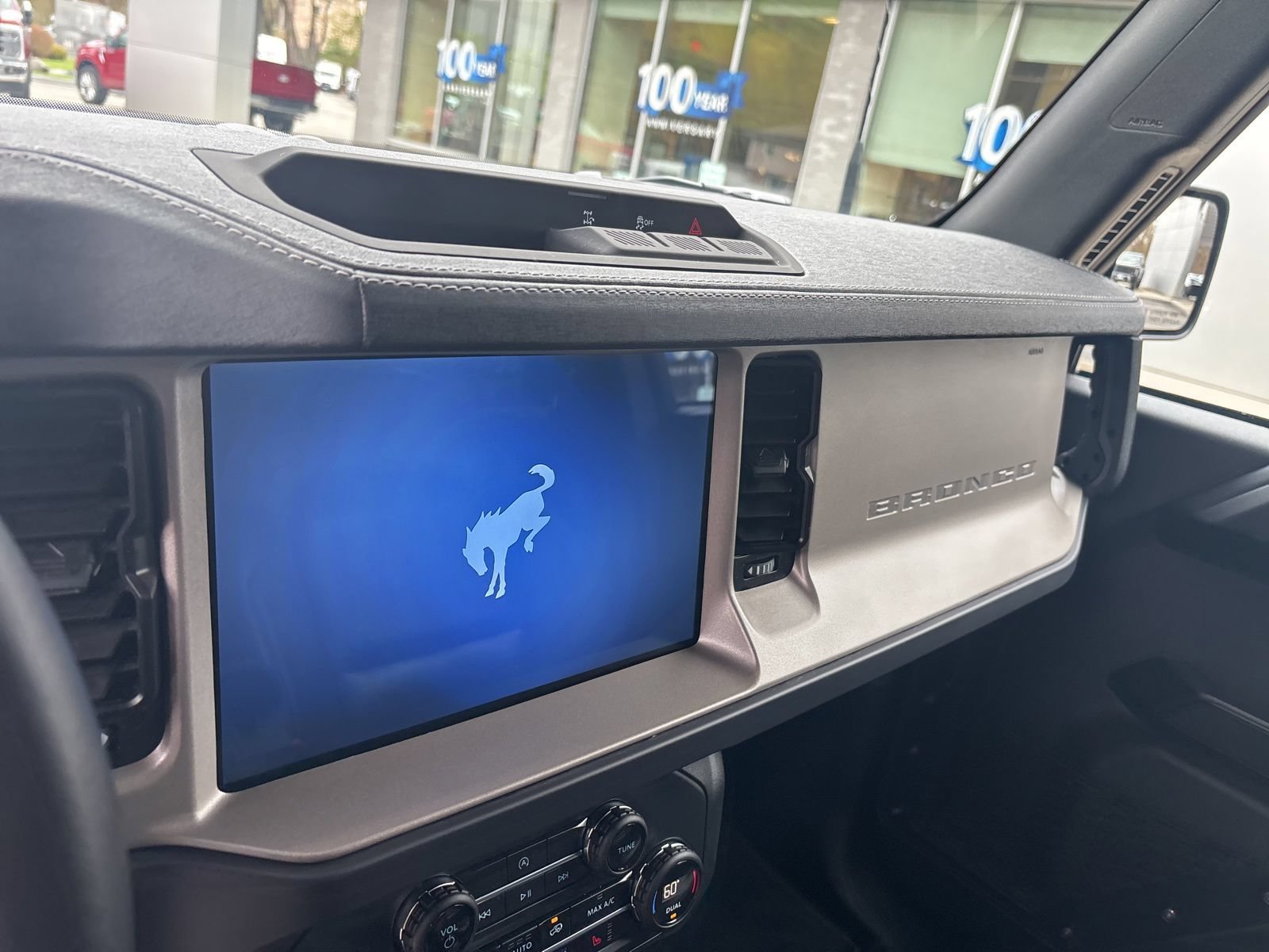 Used 2025 Ford Bronco Outer Banks AWD/4WD image 15