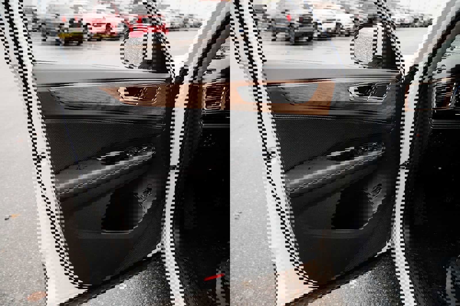 Used 2025 Volkswagen Atlas SE image 12