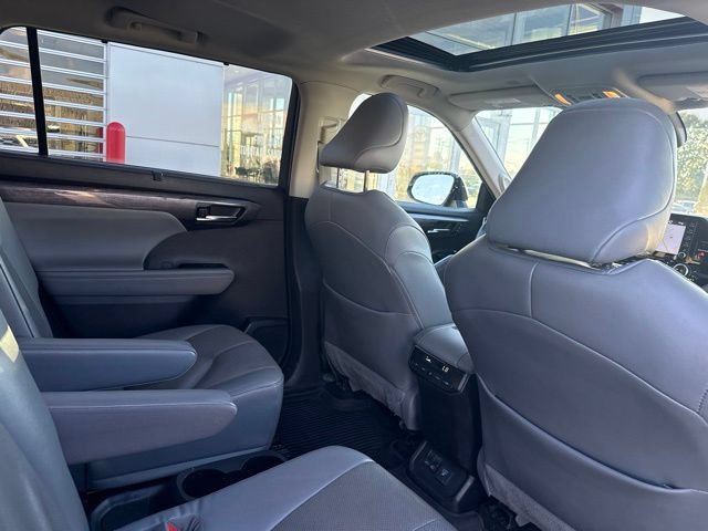 Used 2022 Toyota Highlander Limited AWD/4WD image 25