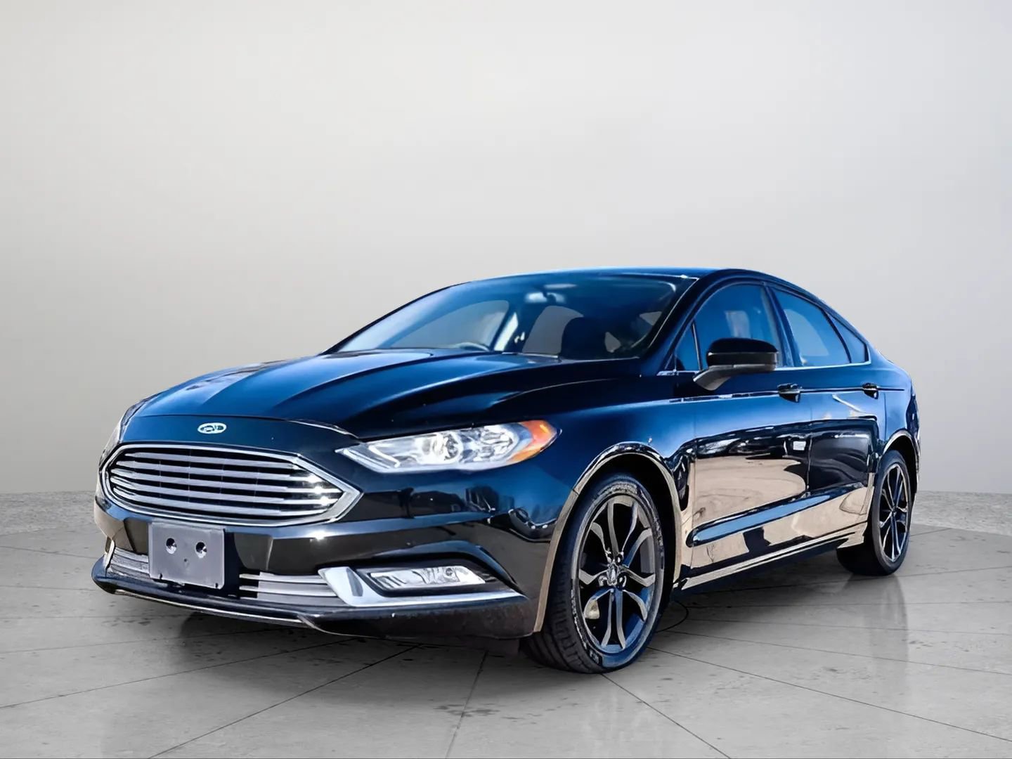 Used 2018 Ford Fusion SE w/ Equipment Group 201A FWD image 1