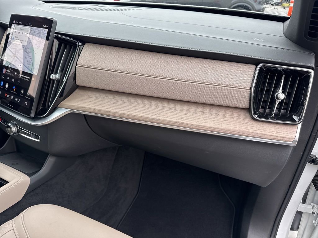 Used 2025 Volvo XC90 B6 Plus image 38