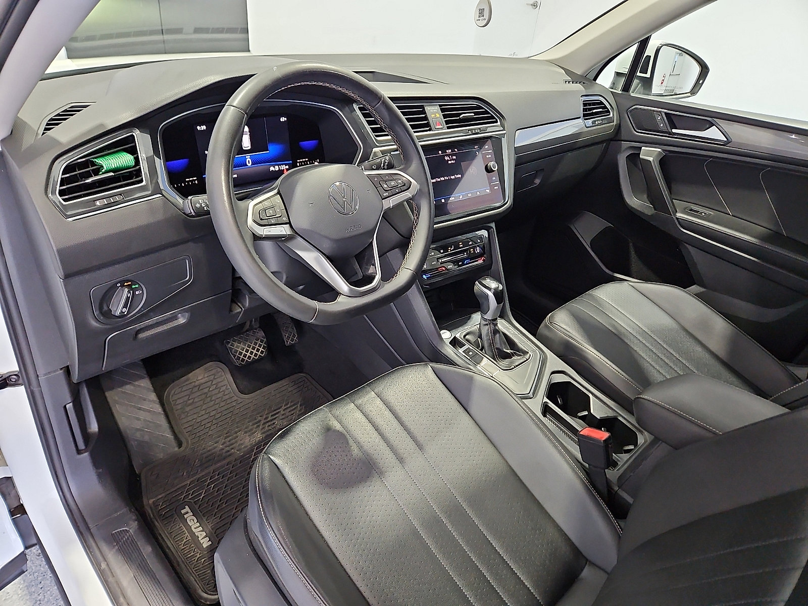 Certified 2022 Volkswagen Tiguan SE FWD image 11