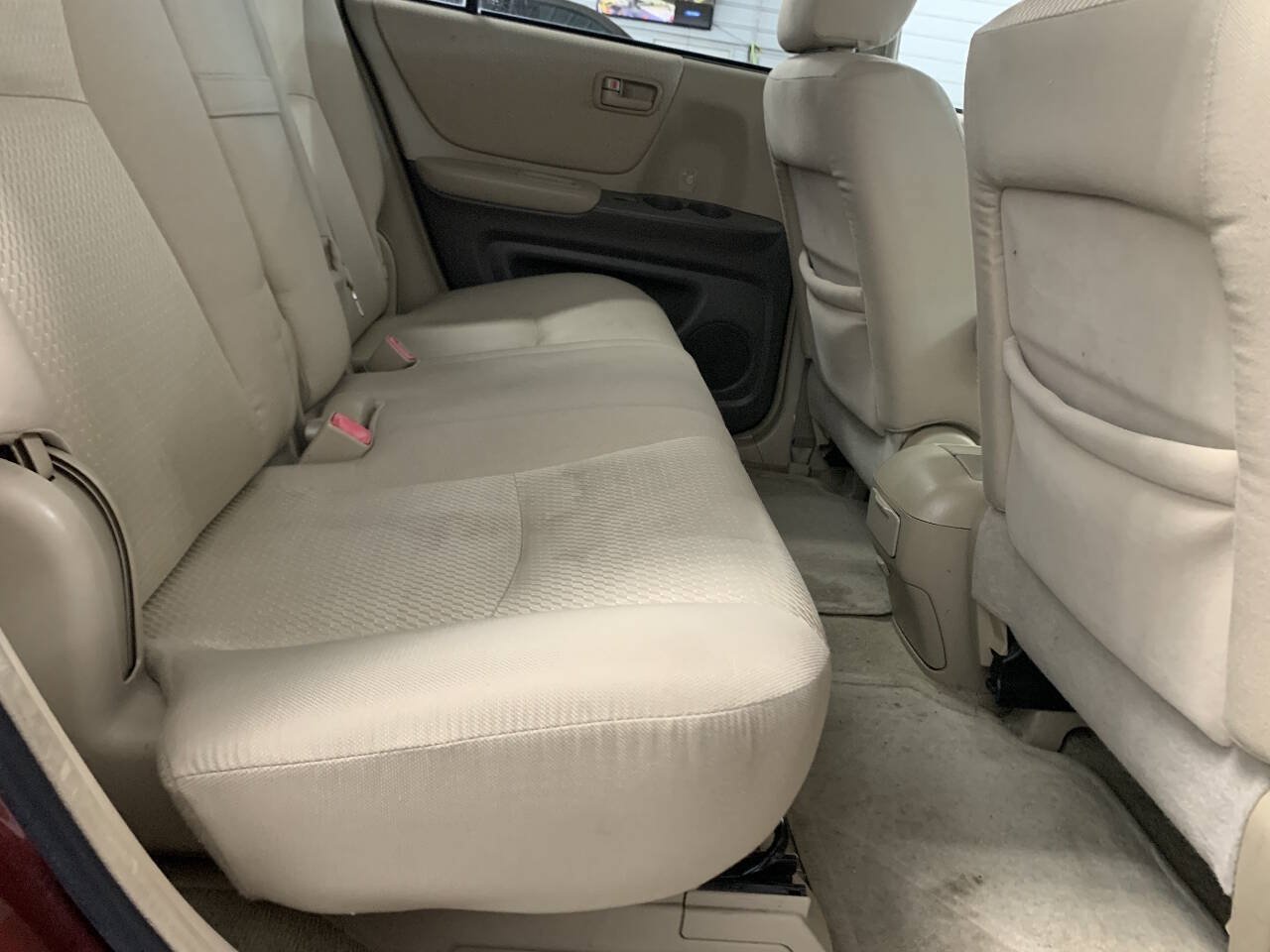 Used 2004 Toyota Highlander 4WD V6 w/ Preferred Pkg image 5