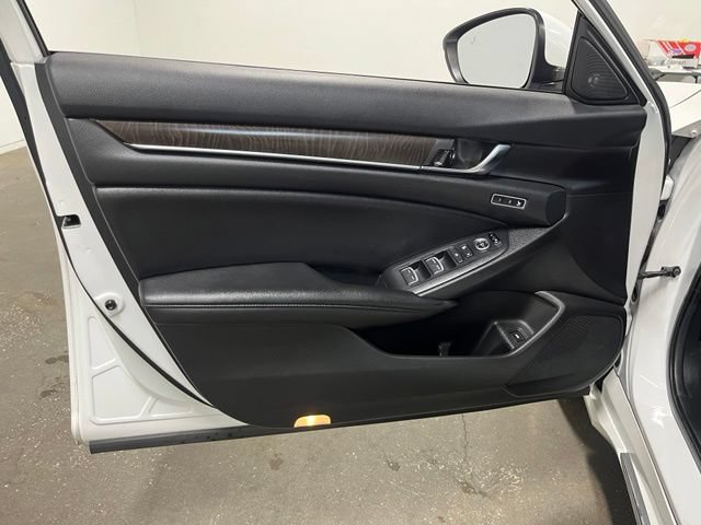 Used 2020 Honda Accord Touring image 25