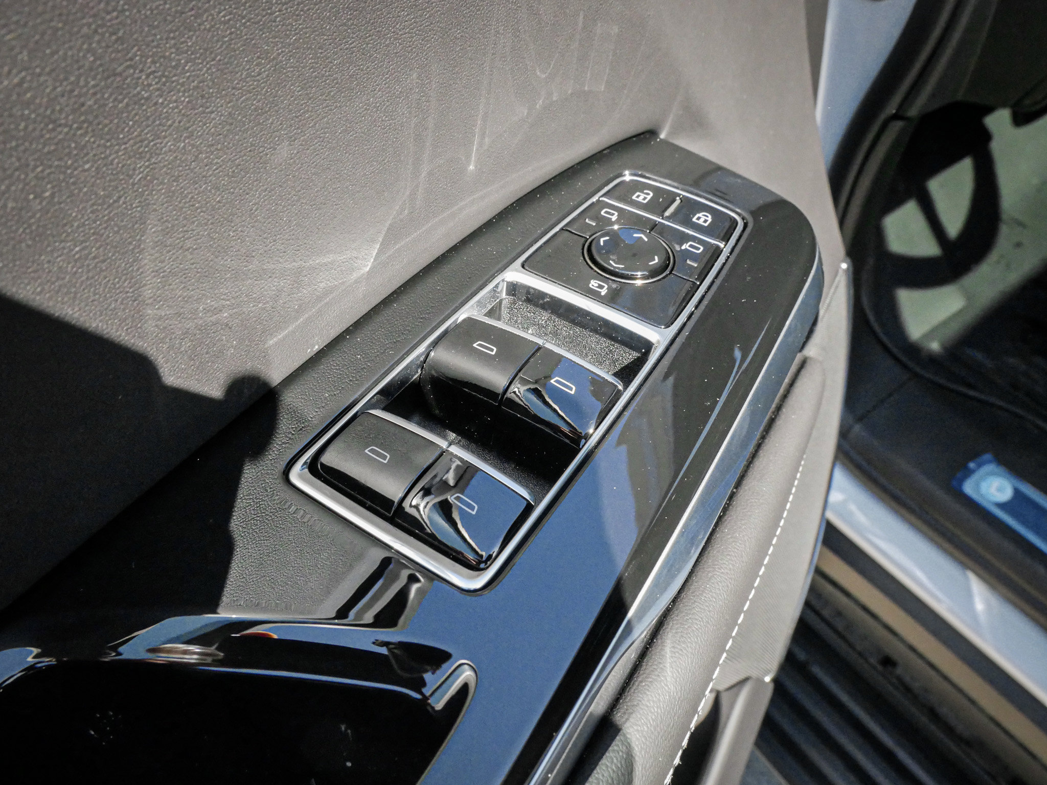 Used 2026 Cadillac Escalade V w/ LPO, ONYX Package AWD/4WD image 15