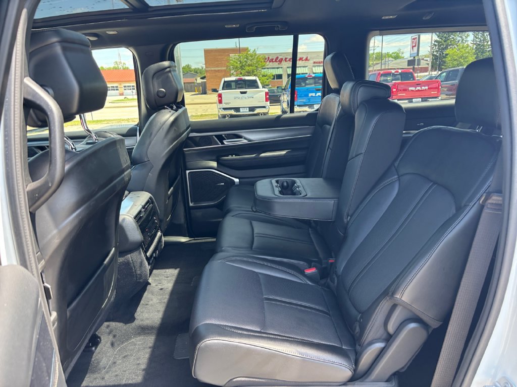 Used 2024 Jeep Wagoneer Series II AWD/4WD image 22