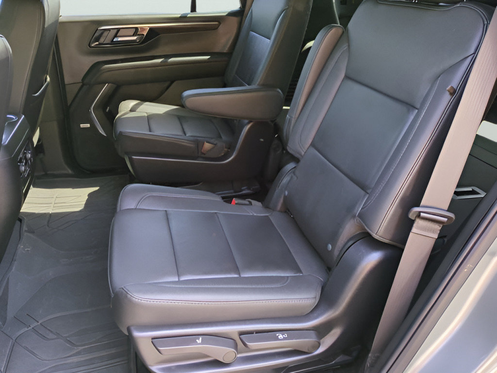 Used 2025 Chevrolet Tahoe Z71 w/ Z71 Off-Road Package AWD/4WD image 32