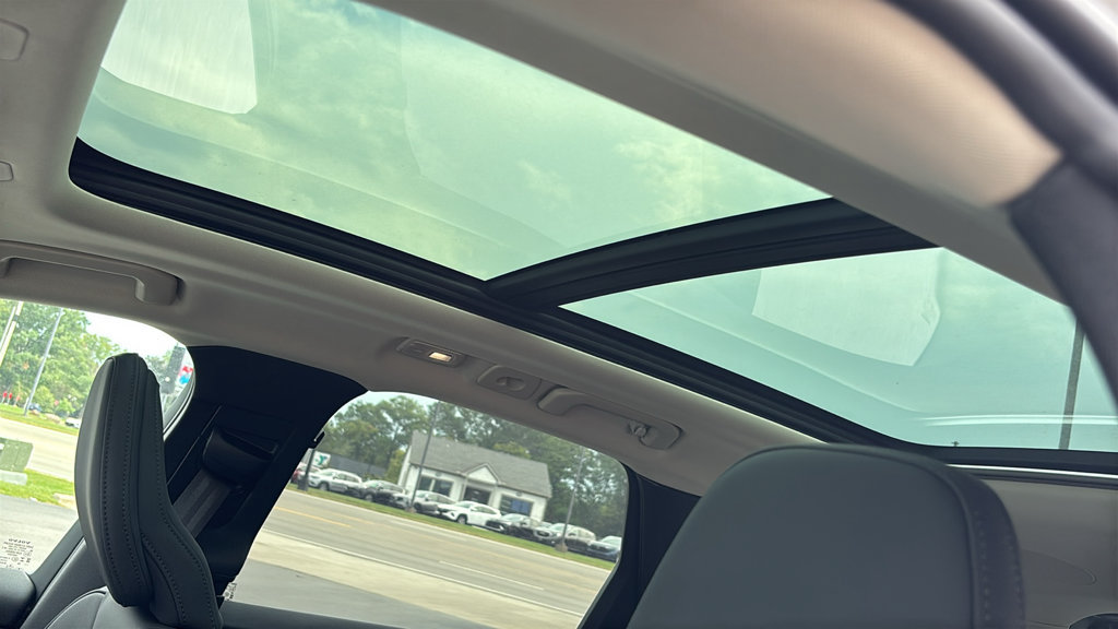New 2027 Volvo XC60 B5 Plus AWD/4WD image 11