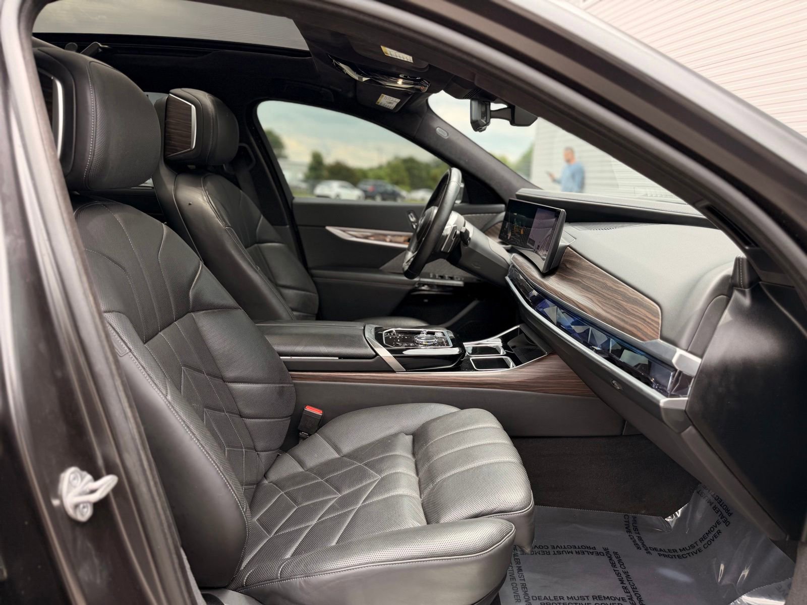 Used 2023 BMW 760i xDrive AWD/4WD image 37
