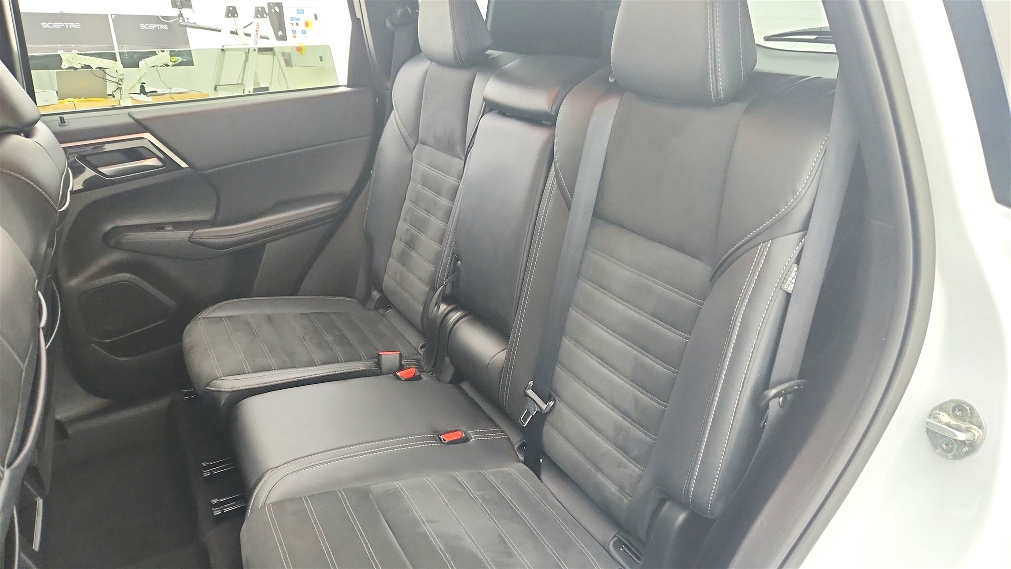 Used 2024 Mitsubishi Outlander FWD image 16