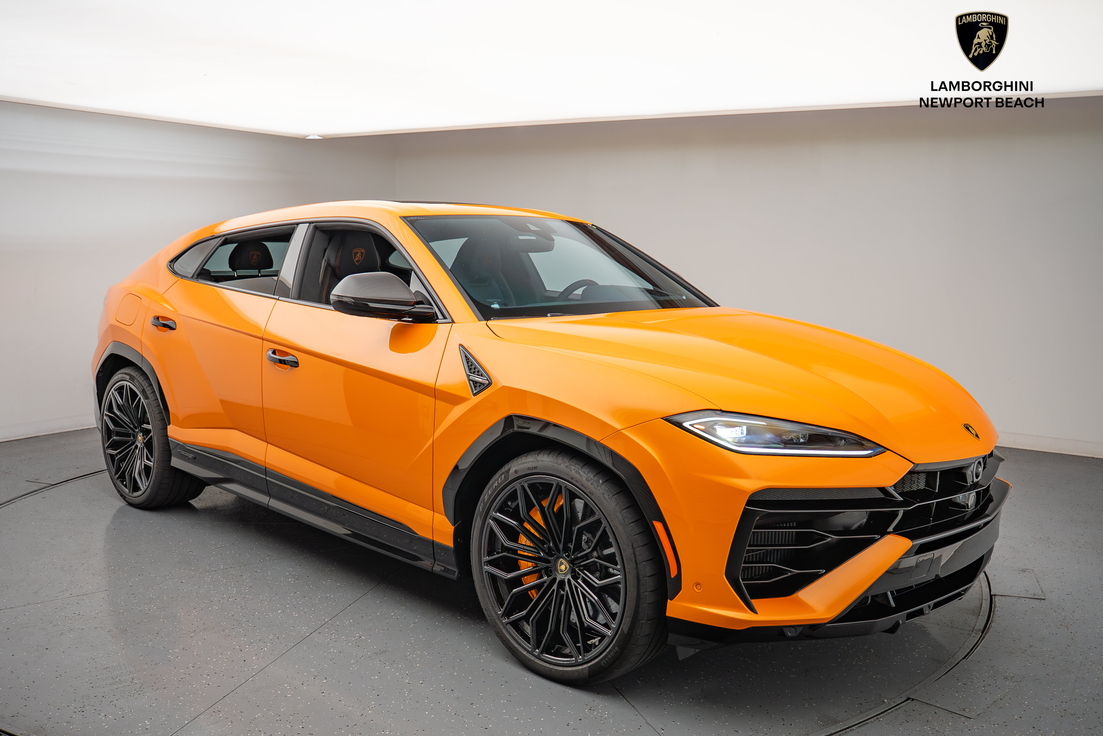 Used 2025 Lamborghini Urus S AWD/4WD image 40