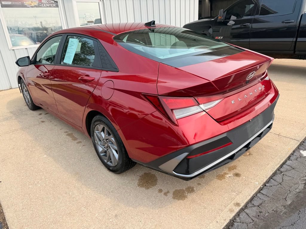 Used 2024 Hyundai Elantra SEL FWD image 3