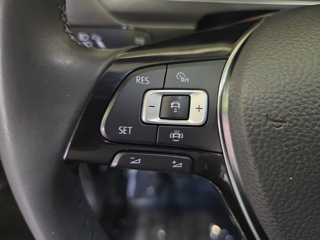 Used 2020 Volkswagen Tiguan SEL image 18