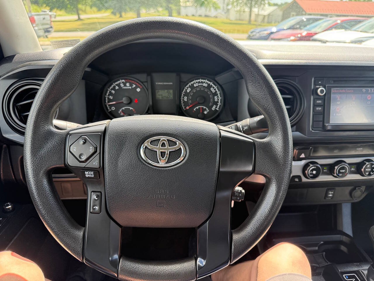 Used 2016 Toyota Tacoma SR AWD/4WD image 12
