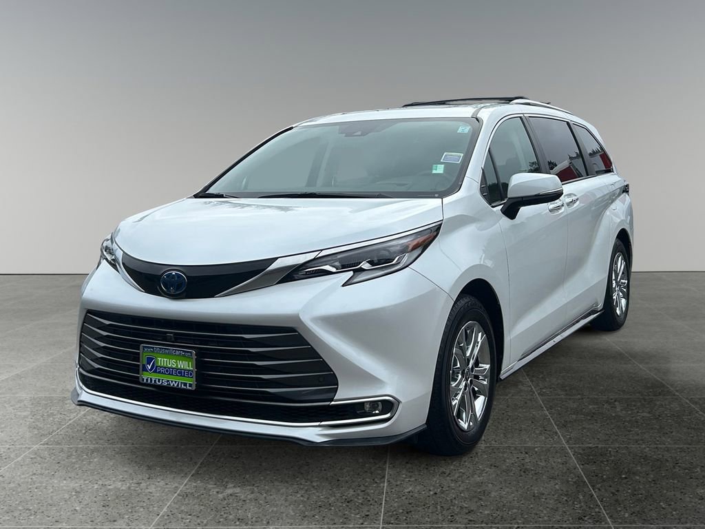 Used 2022 Toyota Sienna Platinum image 3
