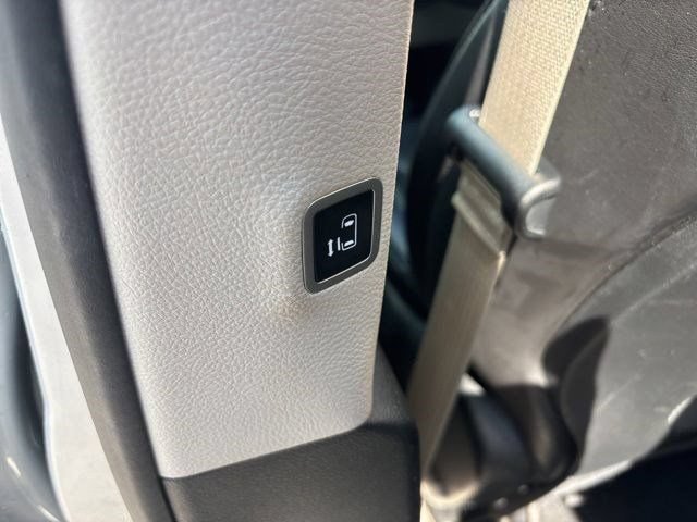 Used 2024 Chrysler Pacifica Touring-L FWD image 30