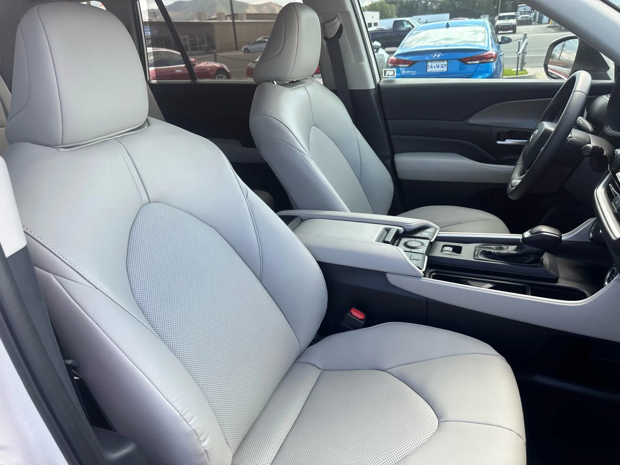 Used 2024 Toyota Grand Highlander AWD image 28