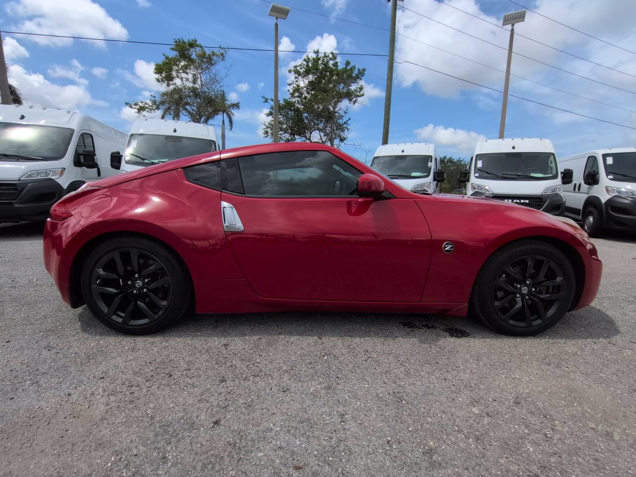 Used 2017 Nissan 370Z Coupe RWD image 4