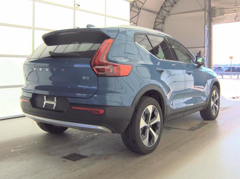 Used 2024 Volvo XC40 B5 Plus w/ Climate Package AWD/4WD image 2