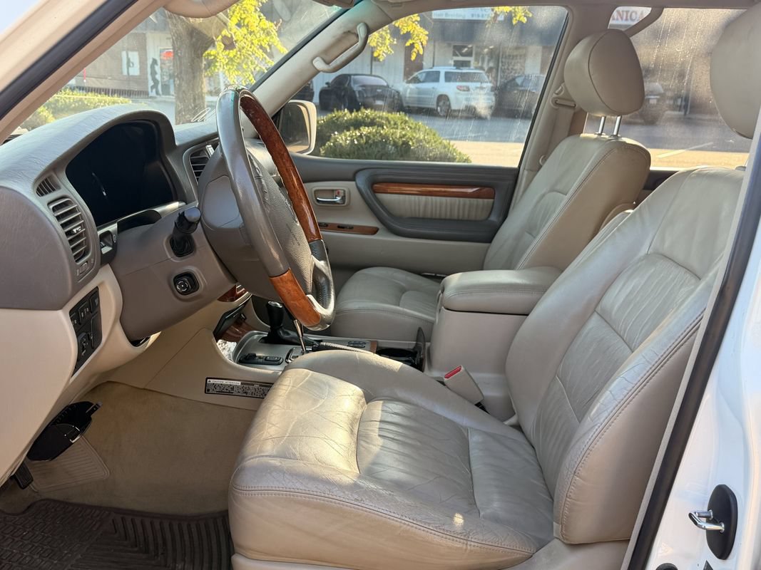 Used 2007 Lexus LX 470 4WD w/ Preferred Accessory Pkg image 6