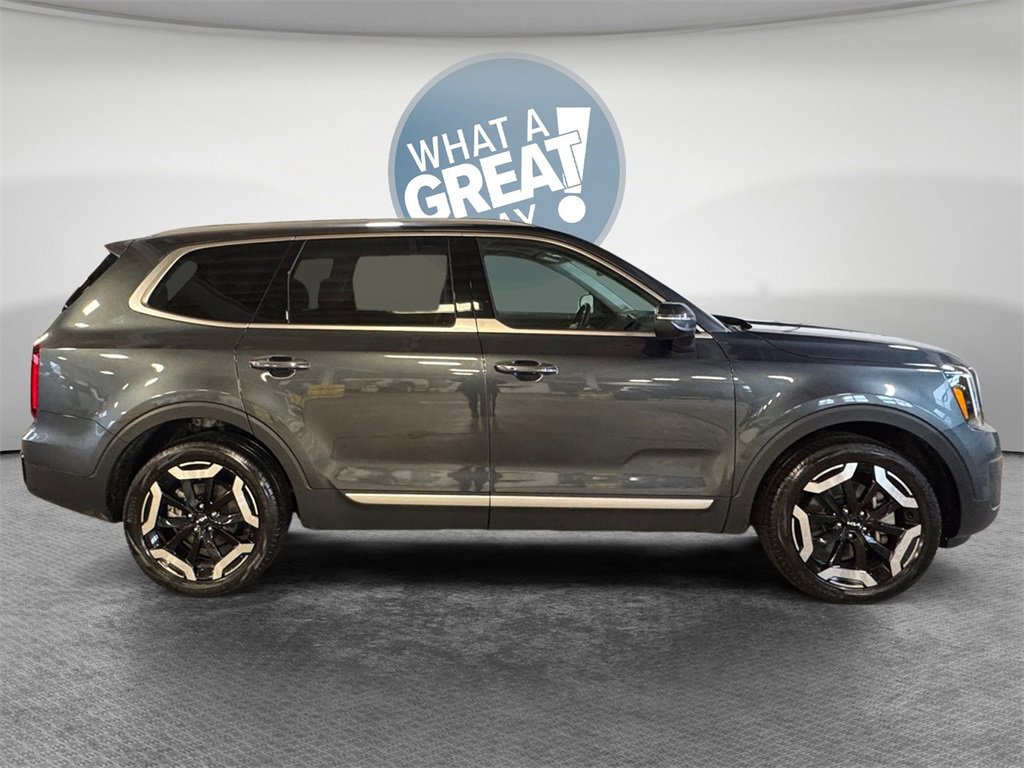 Used 2024 Kia Telluride S w/ S Sunroof Package image 2