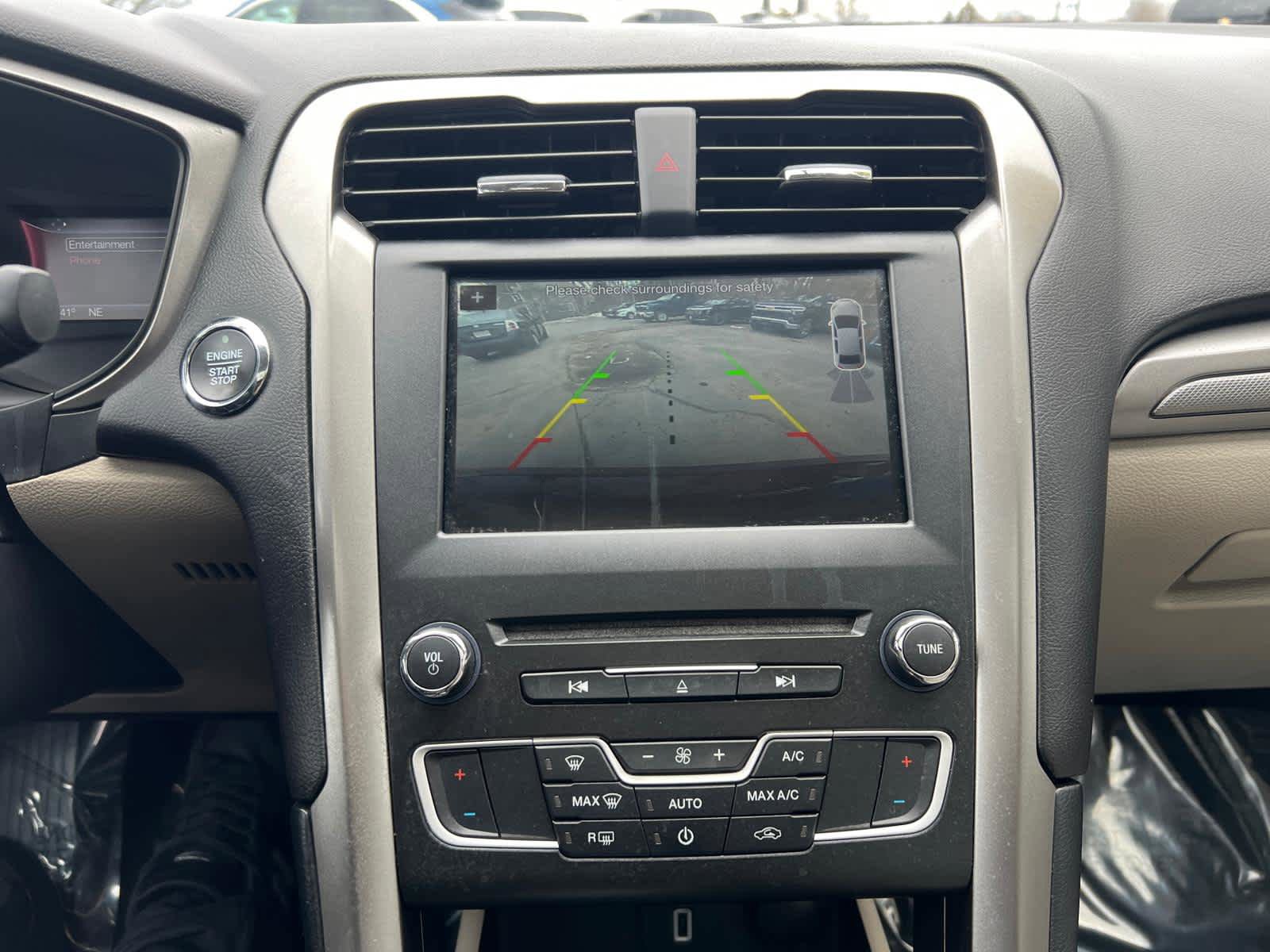 Used 2018 Ford Fusion SE w/ Fusion SE Technology Package image 29