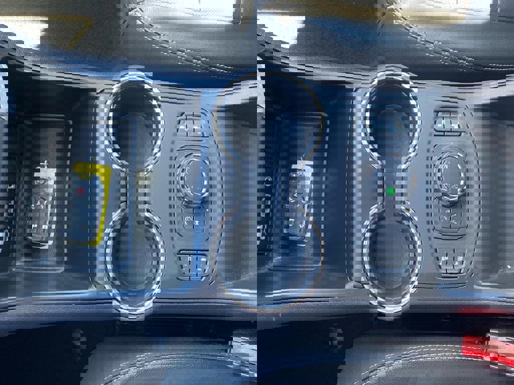 Used 2024 GMC Terrain SLT image 34