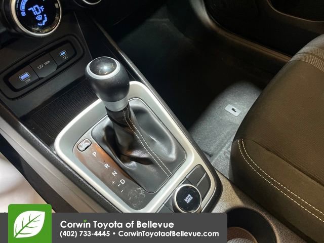 Used 2025 Hyundai Venue SEL image 23