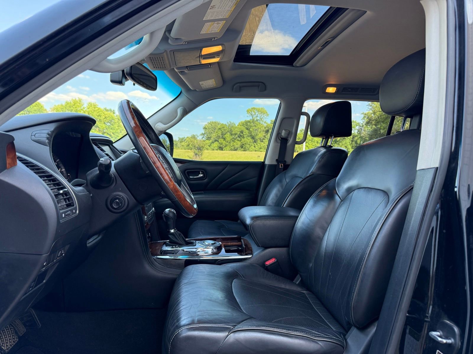 Used 2016 INFINITI QX80 2WD w/ Deluxe Technology Package image 5