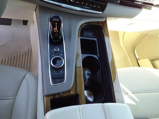 Used 2021 Cadillac Escalade Premium Luxury Platinum image 18