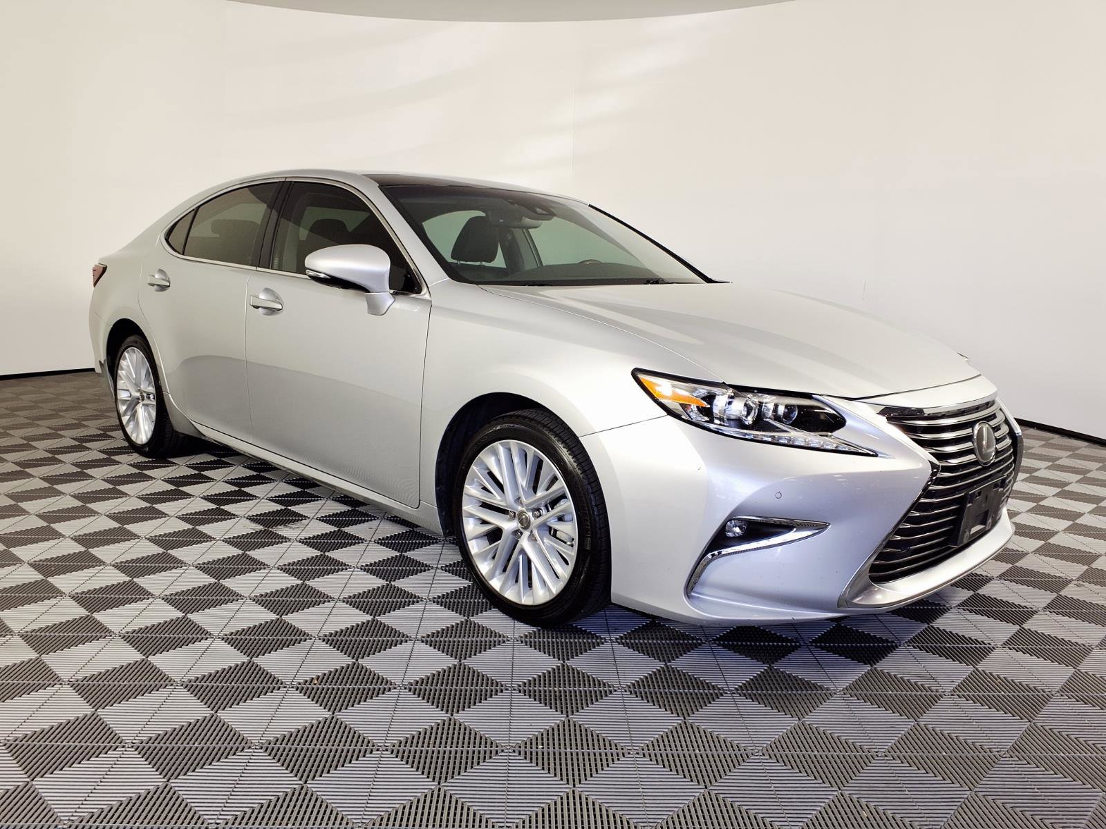 Used 2017 Lexus ES 350 image 3