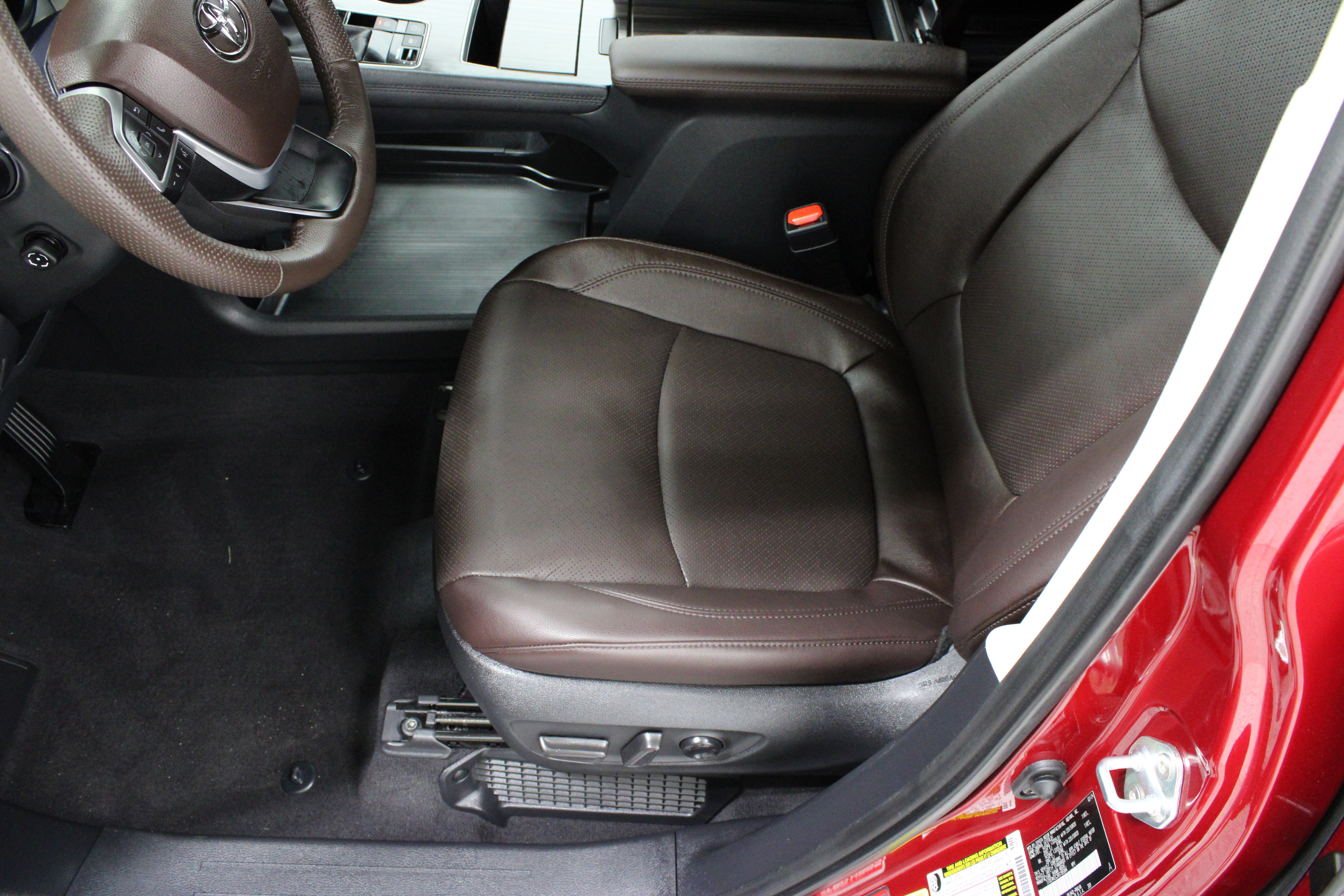 Used 2024 Toyota Sienna Platinum FWD image 15
