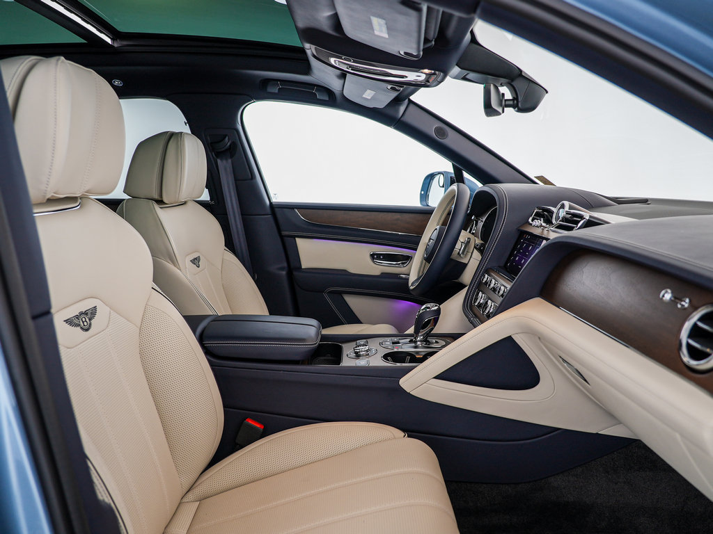 Certified 2023 Bentley Bentayga AWD/4WD image 32