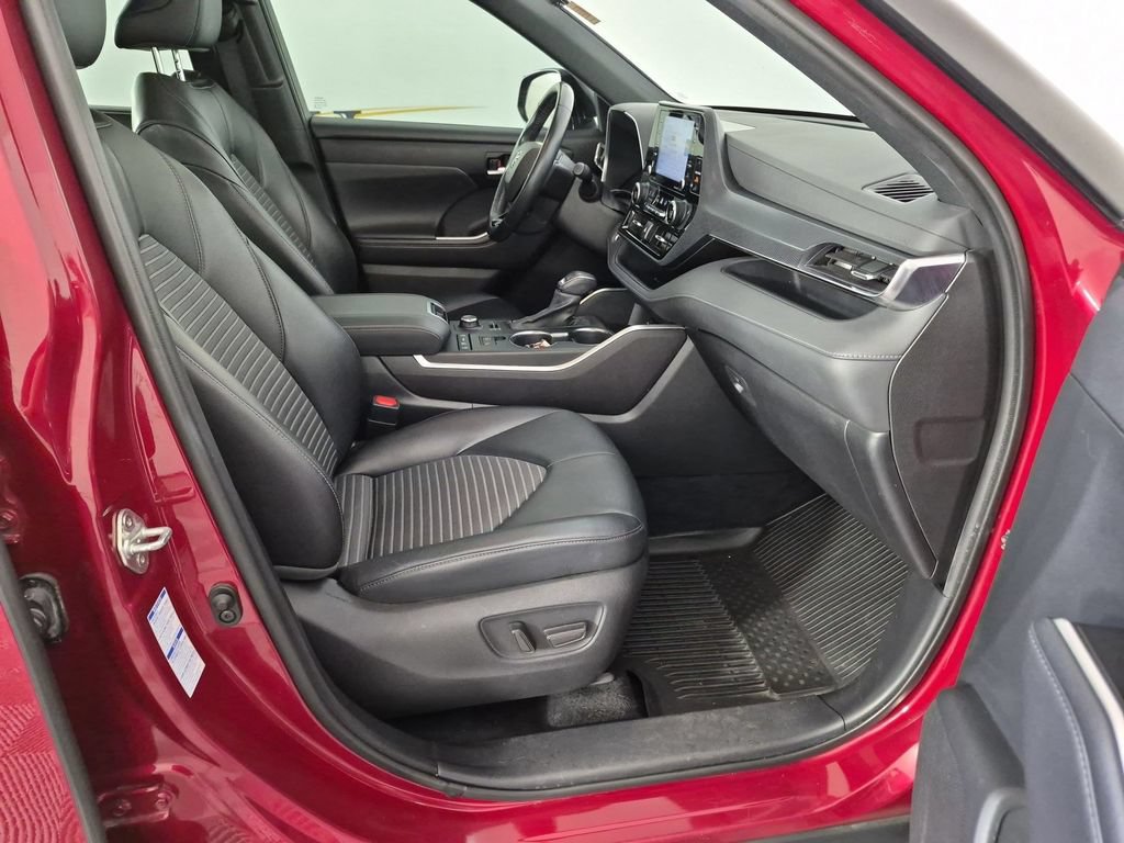 Used 2021 Toyota Highlander XSE AWD/4WD image 38