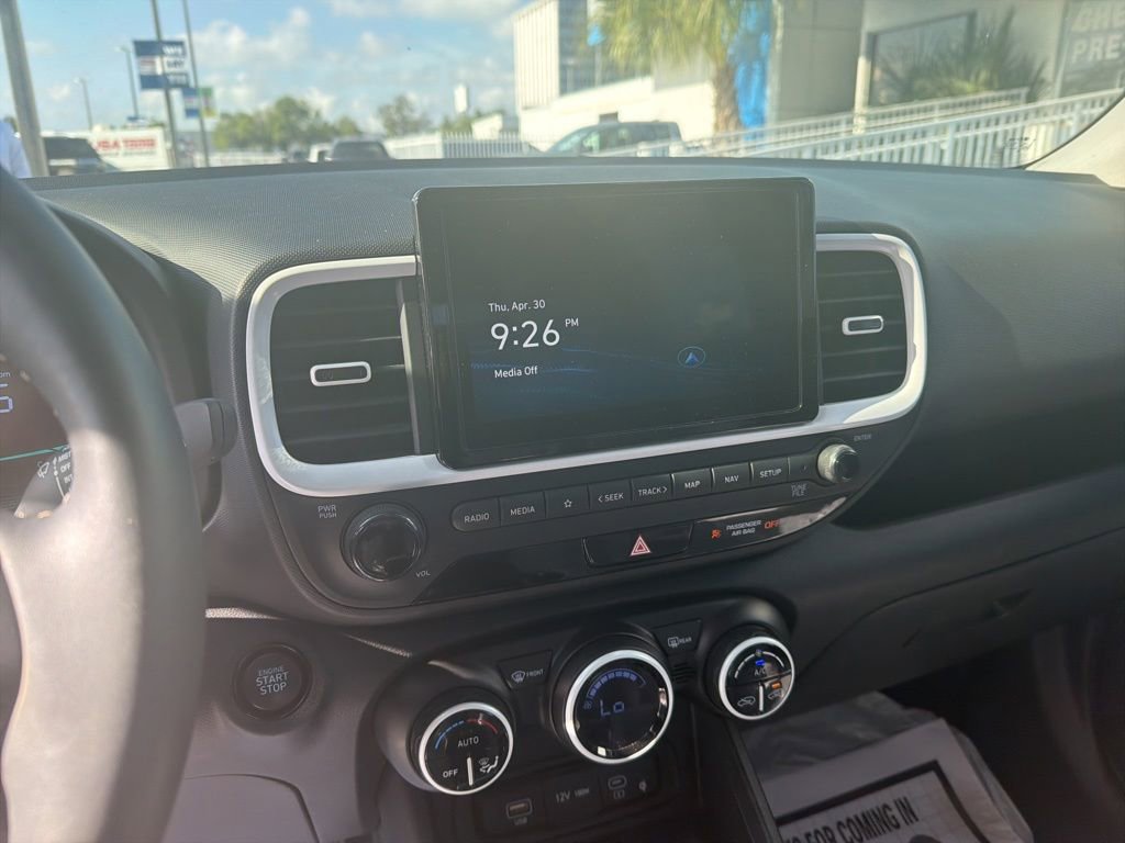 Used 2025 Hyundai Venue Limited FWD image 14