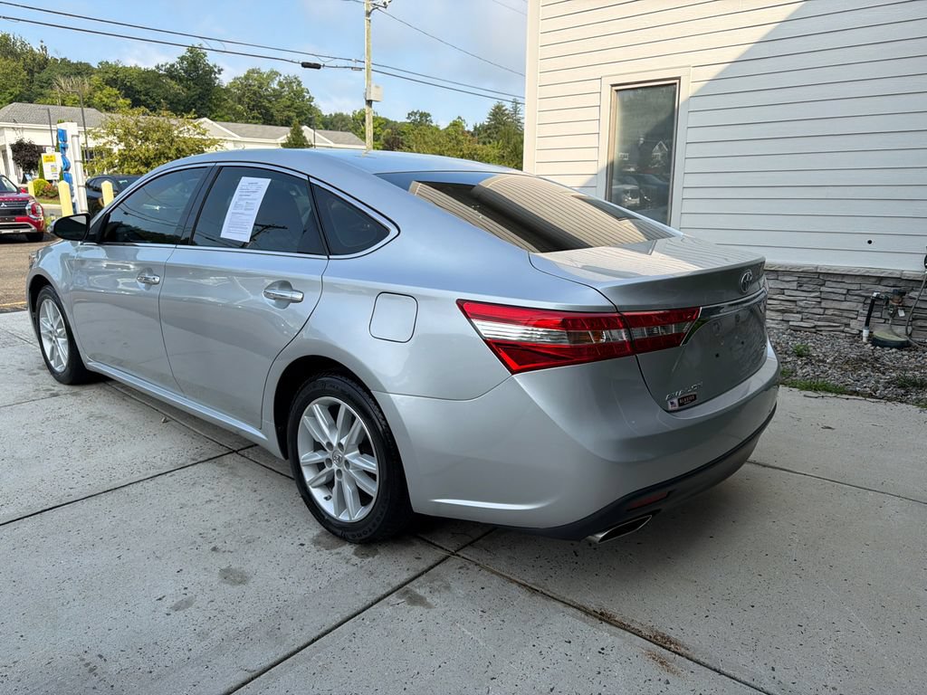 Used 2013 Toyota Avalon XLE FWD image 11