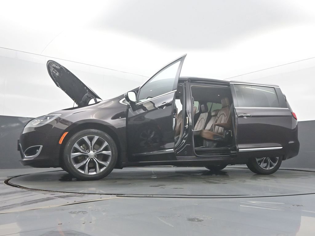 Used 2018 Chrysler Pacifica Limited image 59
