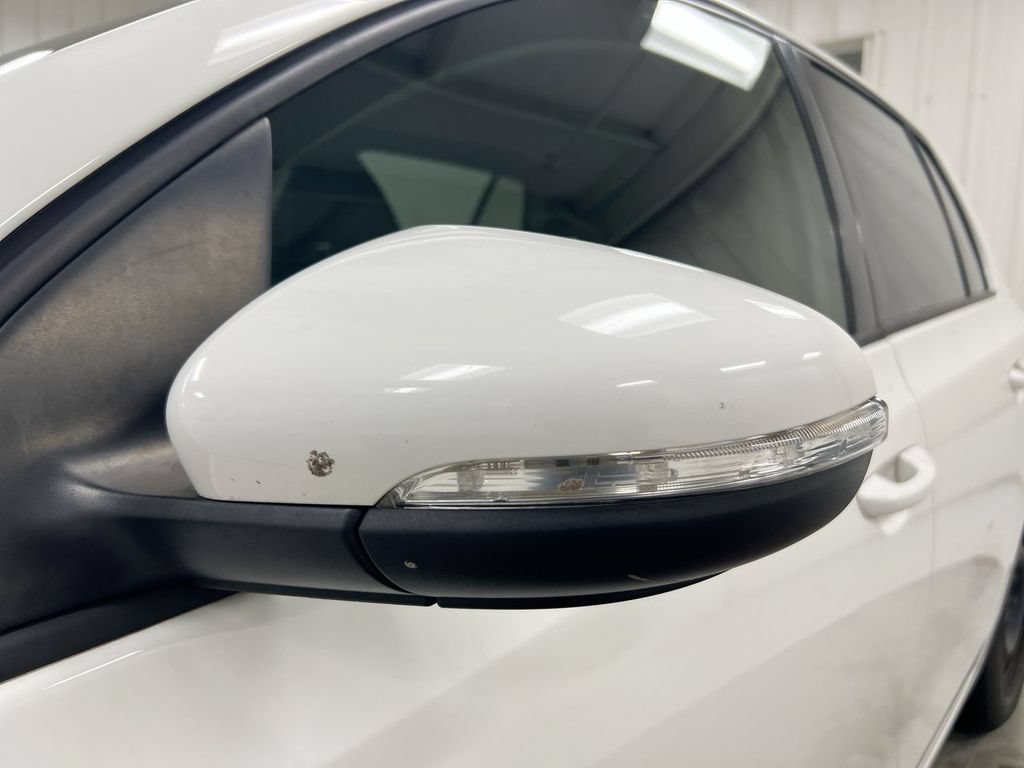 Used 2011 Volkswagen Golf 4-Door FWD image 28